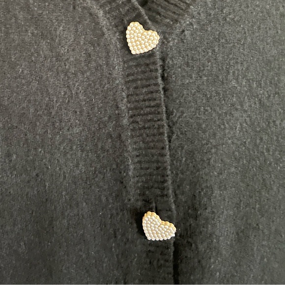 Black sweater with heart buttons - Picture 4 of 4